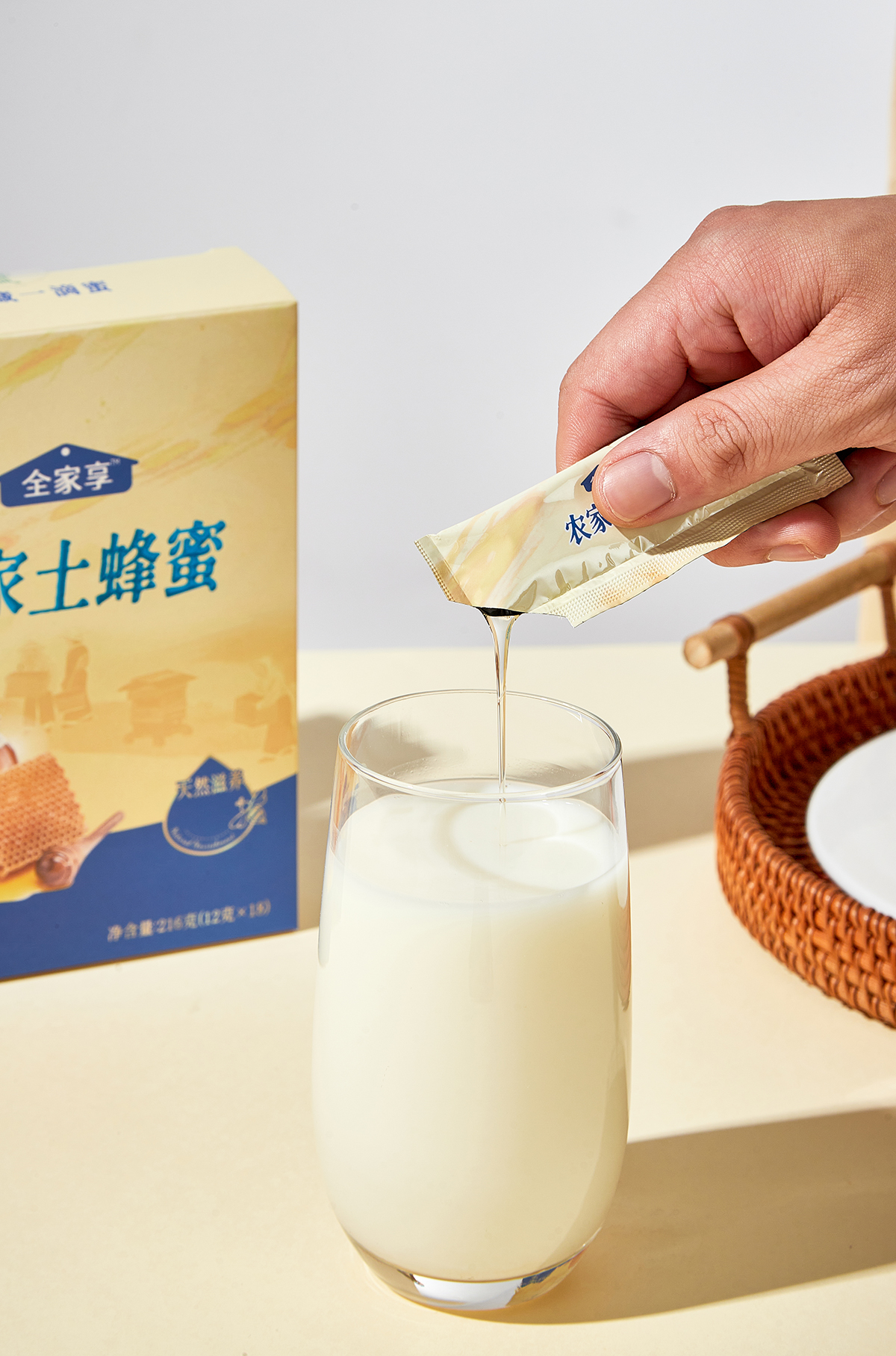土蜂蜜场景图_3.jpg